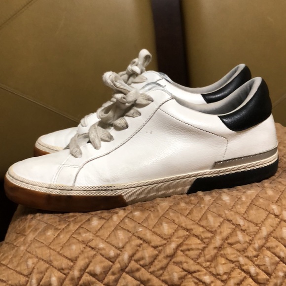 White womens size 9 sneakers - Picture 3 of 3